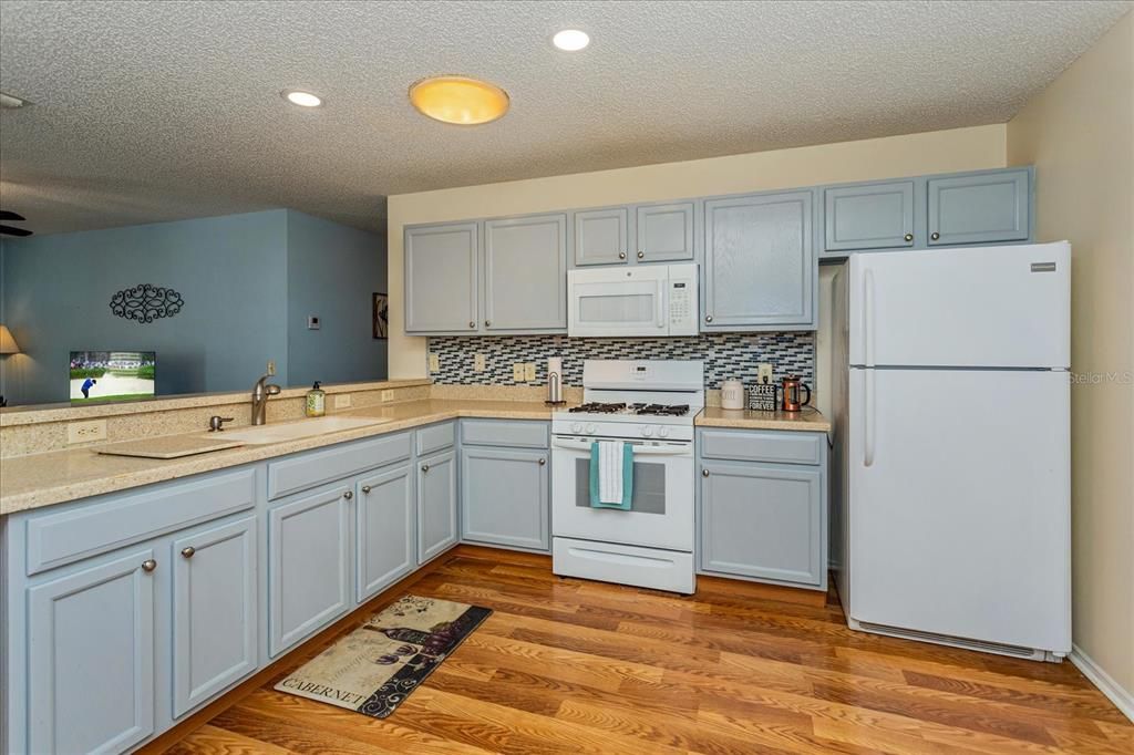 For Sale: $284,900 (2 beds, 2 baths, 1156 Square Feet)