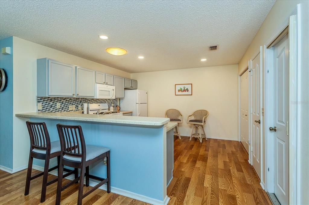 For Sale: $284,900 (2 beds, 2 baths, 1156 Square Feet)