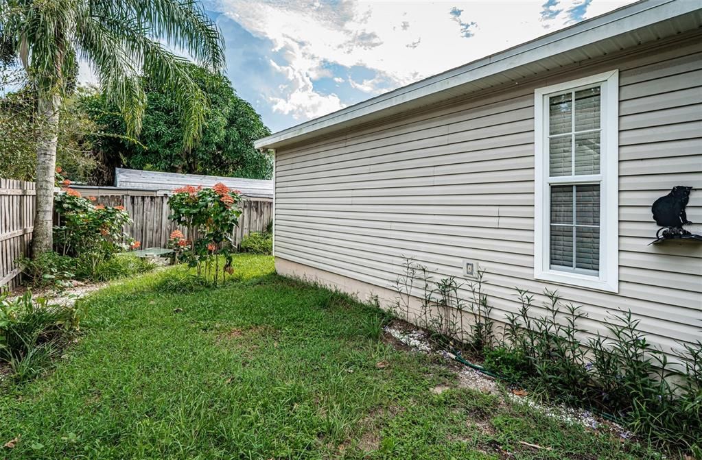 For Sale: $450,000 (3 beds, 2 baths, 1304 Square Feet)