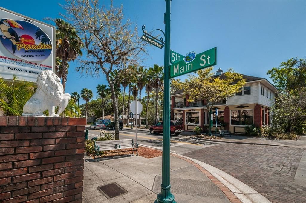 For Sale: $450,000 (3 beds, 2 baths, 1304 Square Feet)