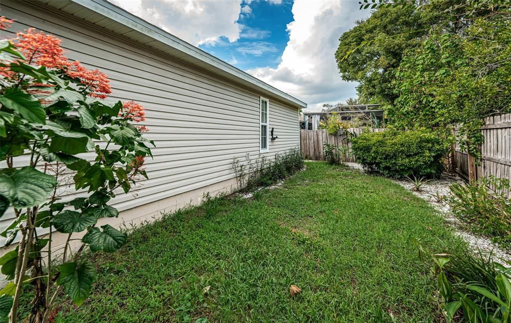 For Sale: $450,000 (3 beds, 2 baths, 1304 Square Feet)