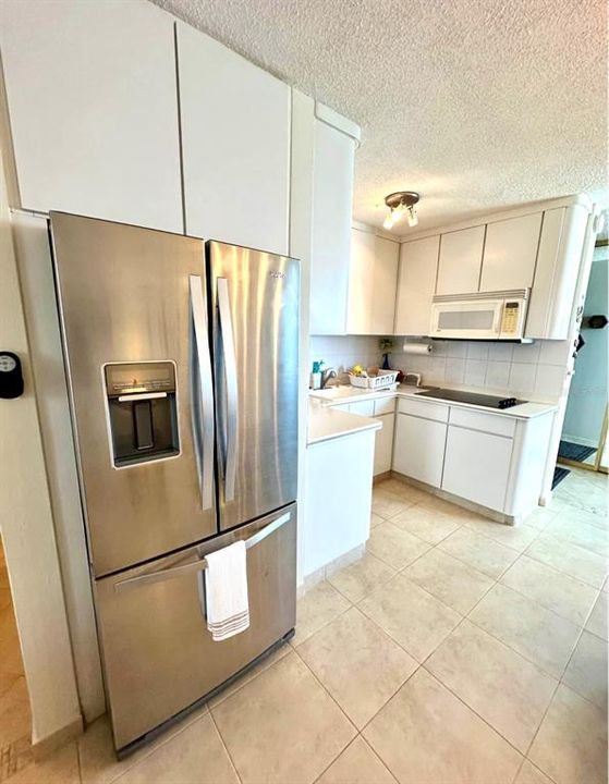 For Sale: $550,000 (1 beds, 1 baths, 644 Square Feet)