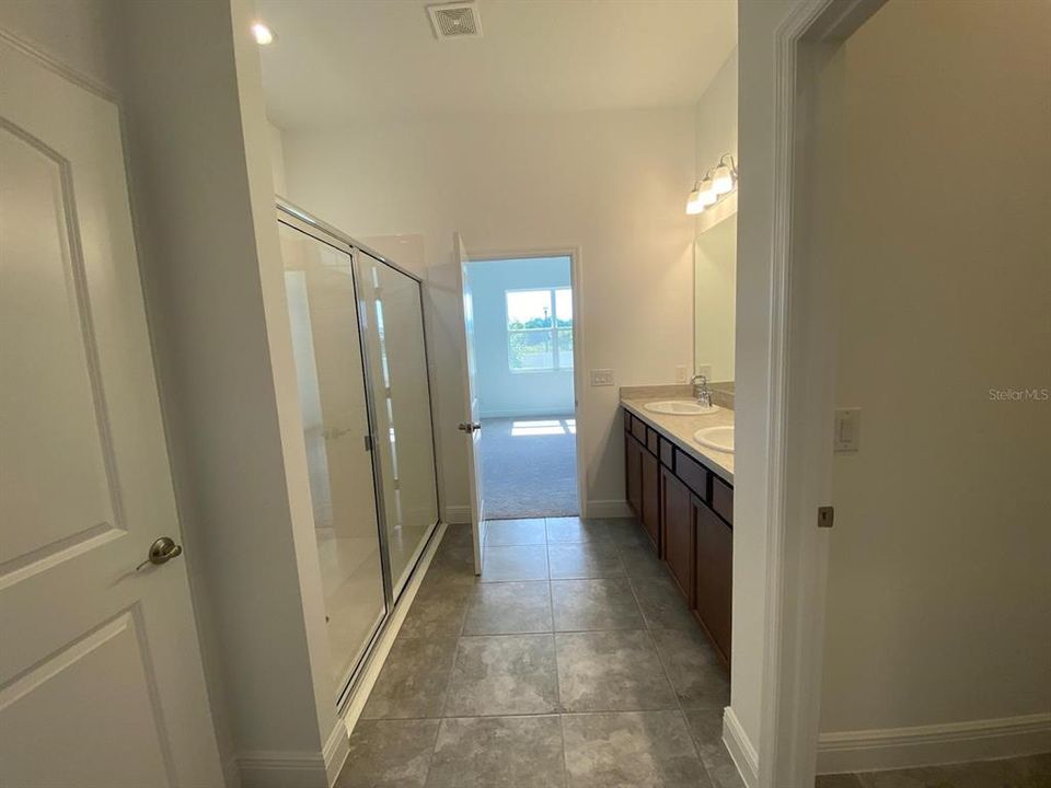 For Rent: $2,300 (3 beds, 2 baths, 1939 Square Feet)