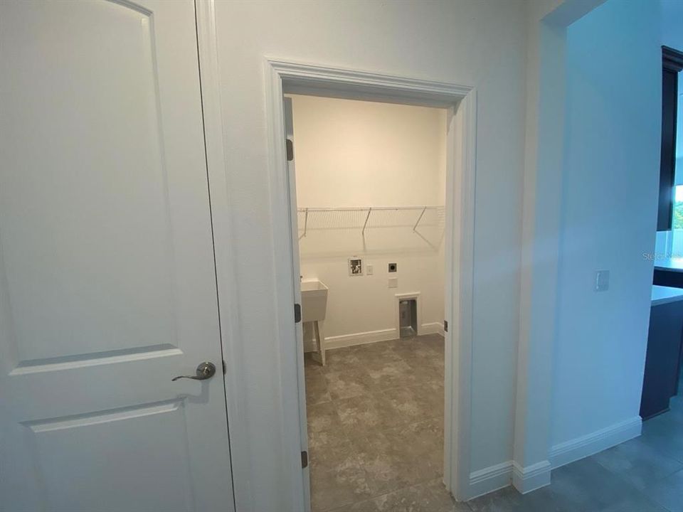 For Rent: $2,300 (3 beds, 2 baths, 1939 Square Feet)