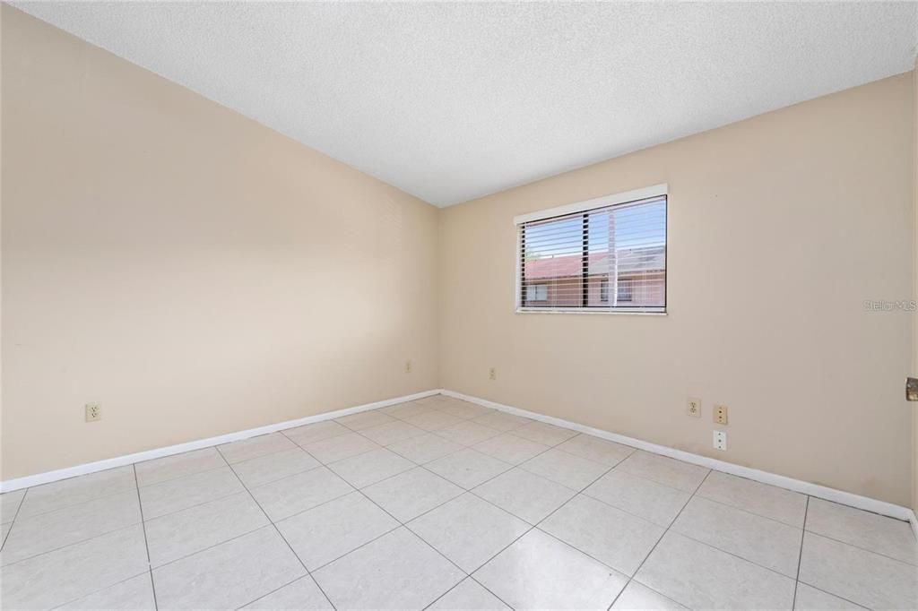 For Sale: $215,000 (2 beds, 1 baths, 928 Square Feet)