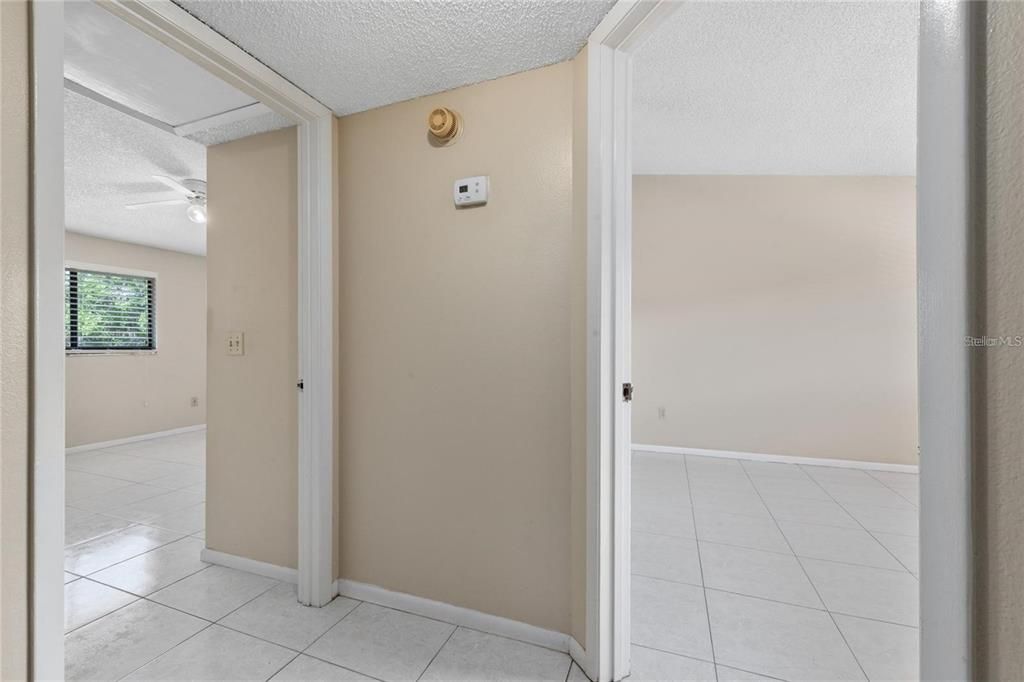 For Sale: $215,000 (2 beds, 1 baths, 928 Square Feet)