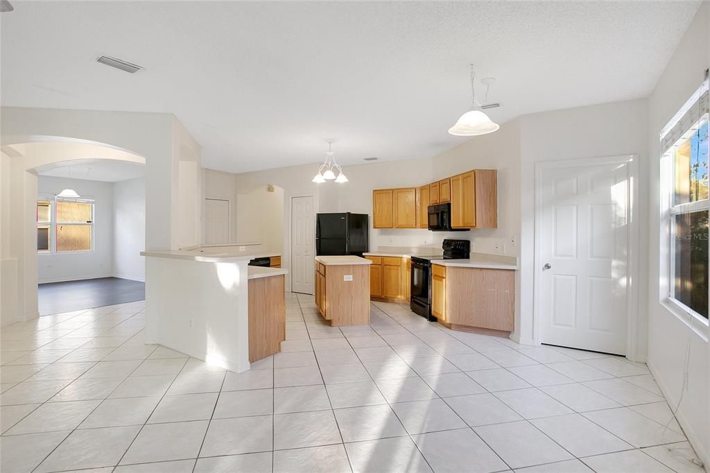 For Sale: $324,900 (3 beds, 2 baths, 1815 Square Feet)