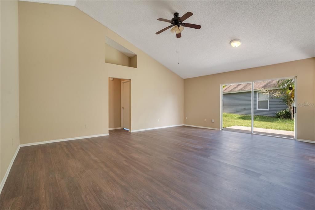 For Sale: $309,900 (3 beds, 2 baths, 1380 Square Feet)