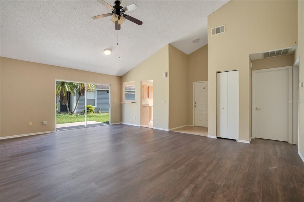 For Sale: $309,900 (3 beds, 2 baths, 1380 Square Feet)