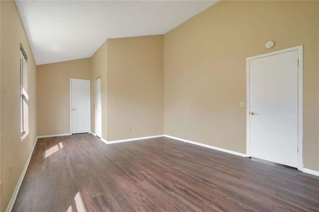 For Sale: $309,900 (3 beds, 2 baths, 1380 Square Feet)