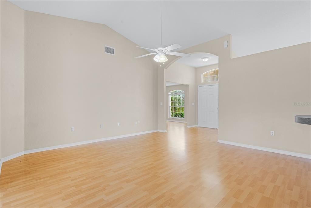 For Sale: $349,900 (3 beds, 2 baths, 1880 Square Feet)