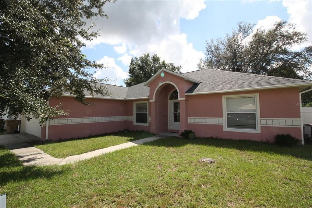 For Rent: $2,100 (4 beds, 2 baths, 1820 Square Feet)