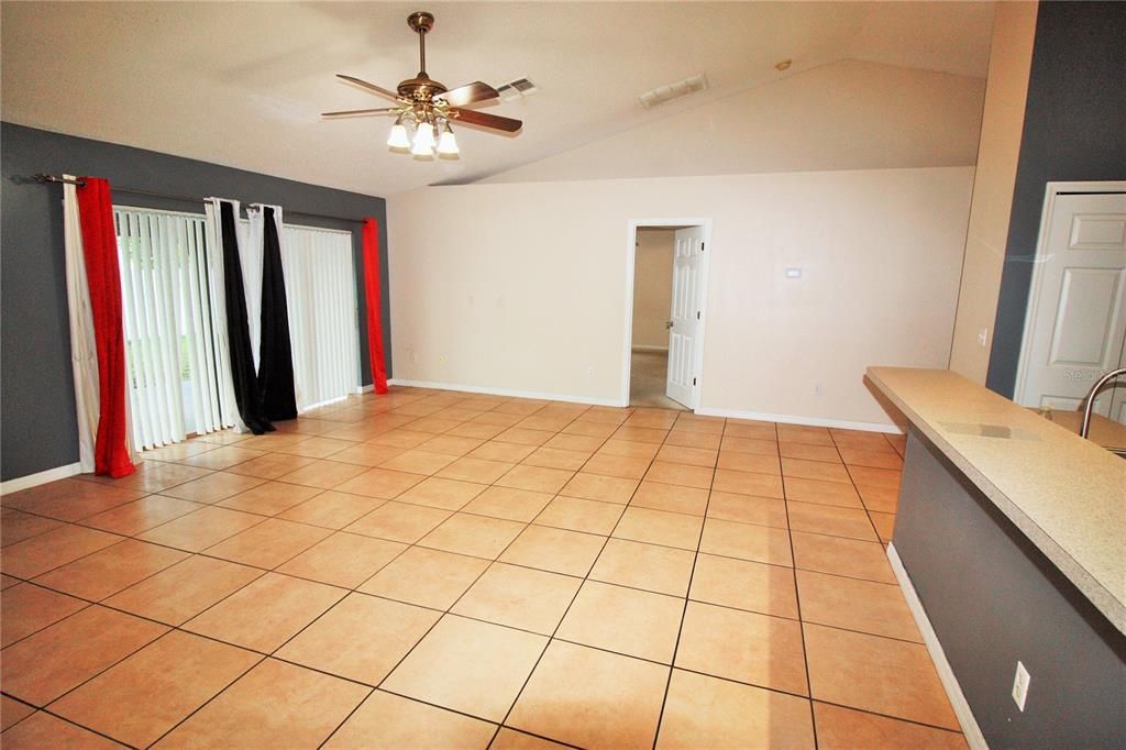 For Rent: $2,100 (4 beds, 2 baths, 1820 Square Feet)