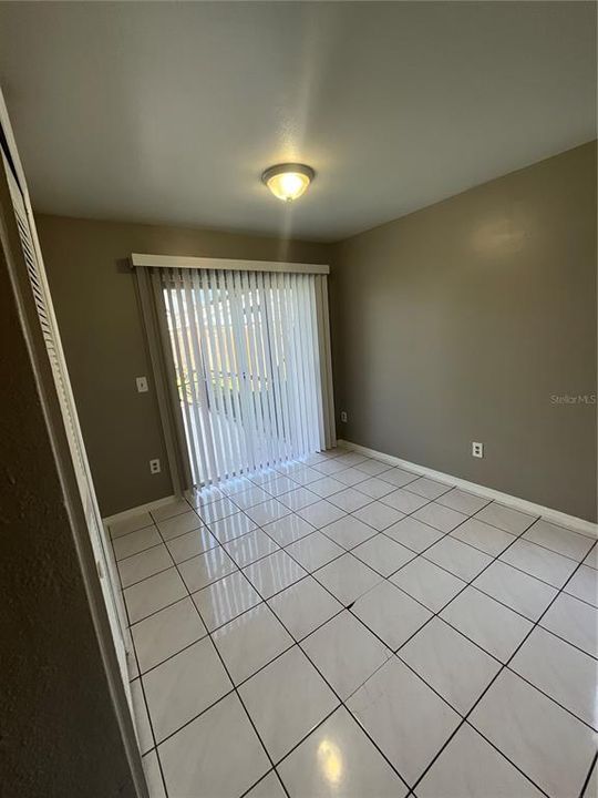 For Rent: $2,399 (4 beds, 2 baths, 1941 Square Feet)