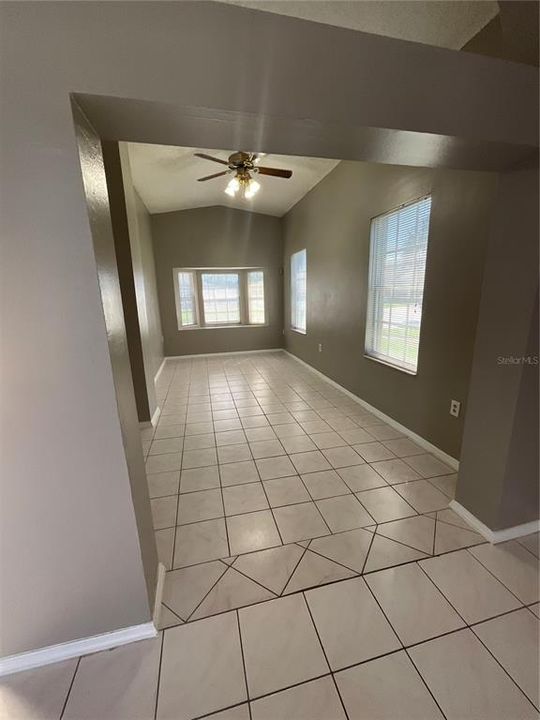 For Rent: $2,399 (4 beds, 2 baths, 1941 Square Feet)