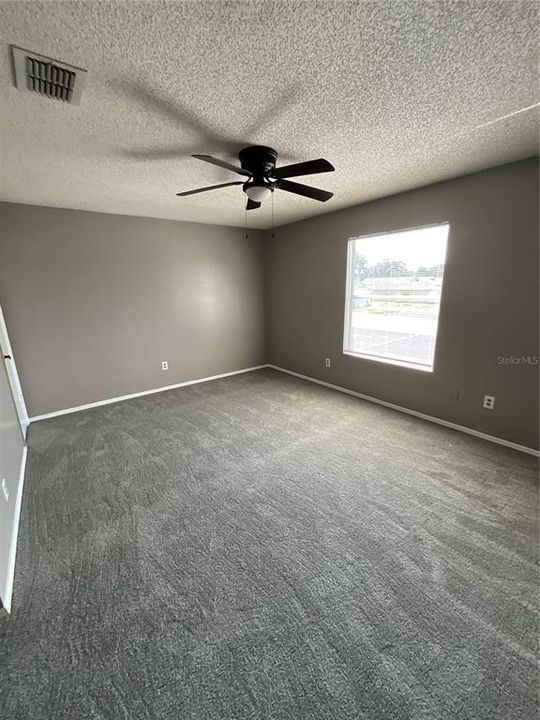 For Rent: $2,399 (4 beds, 2 baths, 1941 Square Feet)