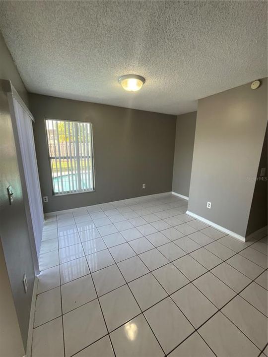 For Rent: $2,399 (4 beds, 2 baths, 1941 Square Feet)