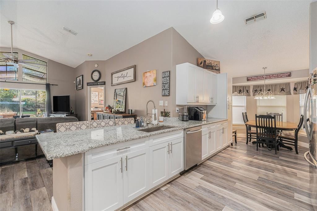 For Sale: $349,000 (3 beds, 2 baths, 1581 Square Feet)