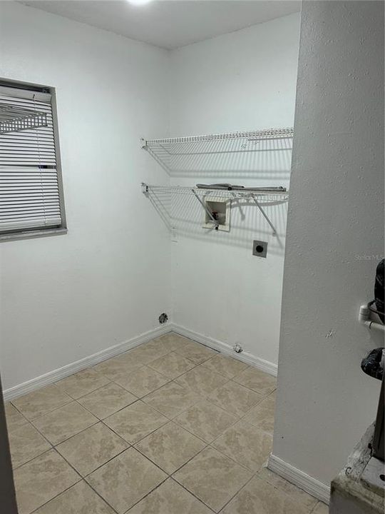 For Rent: $2,000 (3 beds, 2 baths, 1112 Square Feet)