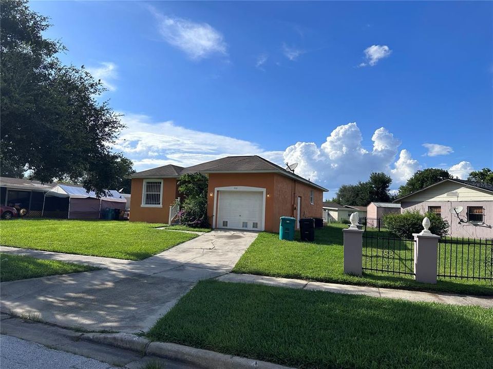 For Rent: $2,000 (3 beds, 2 baths, 1112 Square Feet)