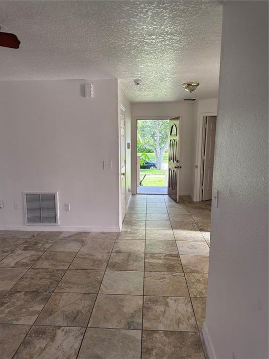 For Rent: $2,000 (3 beds, 2 baths, 1112 Square Feet)