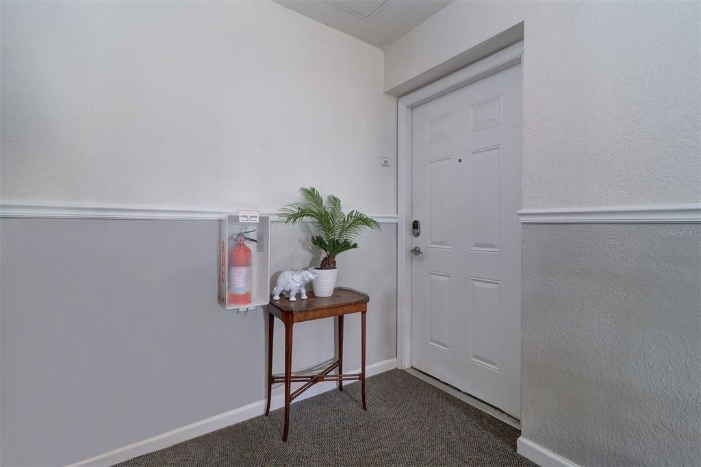 For Sale: $330,000 (1 beds, 1 baths, 858 Square Feet)