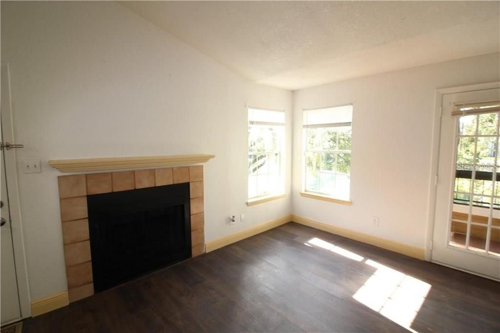 For Sale: $170,000 (2 beds, 2 baths, 935 Square Feet)