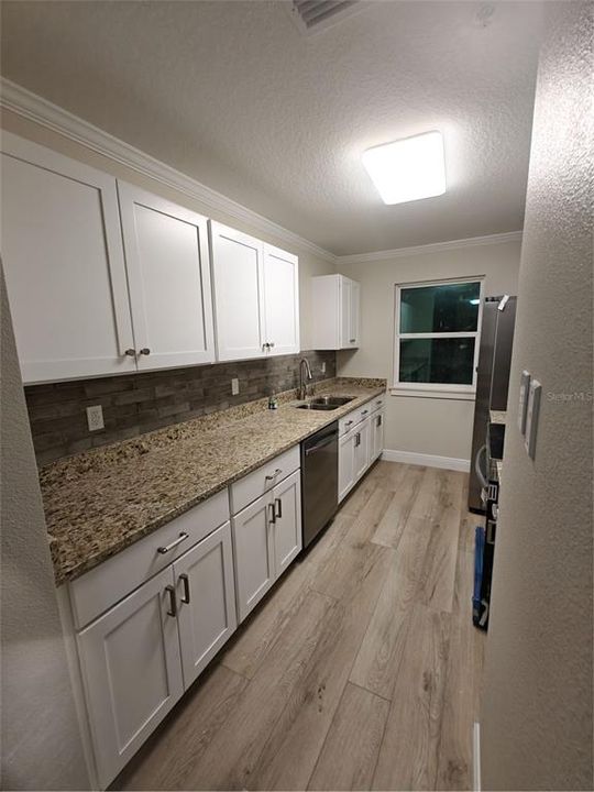 For Sale: $187,500 (2 beds, 1 baths, 975 Square Feet)