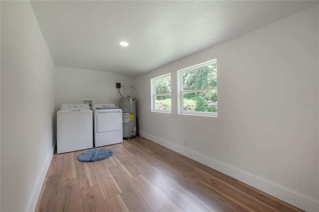 For Sale: $289,000 (3 beds, 1 baths, 1272 Square Feet)