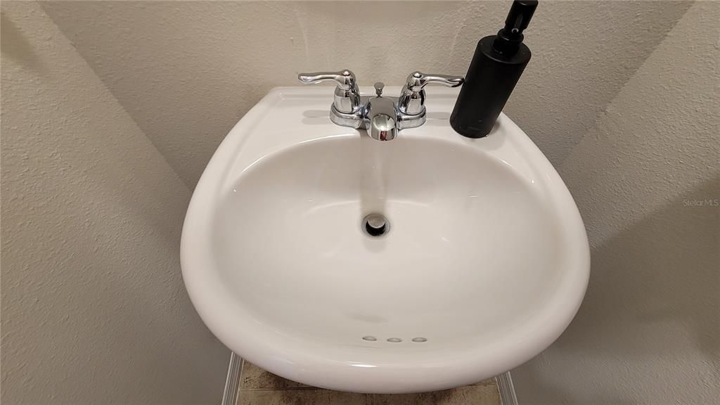 1/2 Bathroom