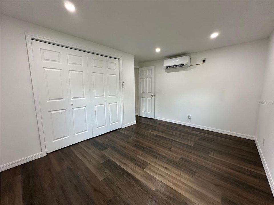 For Sale: $149,000 (2 beds, 2 baths, 784 Square Feet)