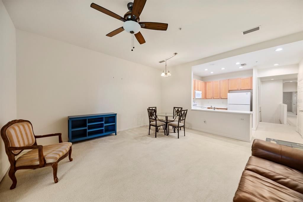 For Sale: $285,000 (2 beds, 2 baths, 1228 Square Feet)