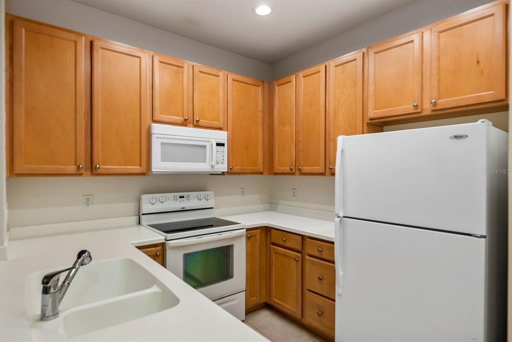 For Sale: $285,000 (2 beds, 2 baths, 1228 Square Feet)