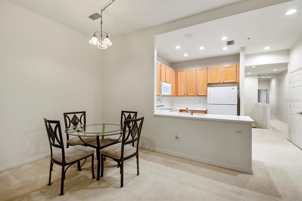 For Sale: $285,000 (2 beds, 2 baths, 1228 Square Feet)