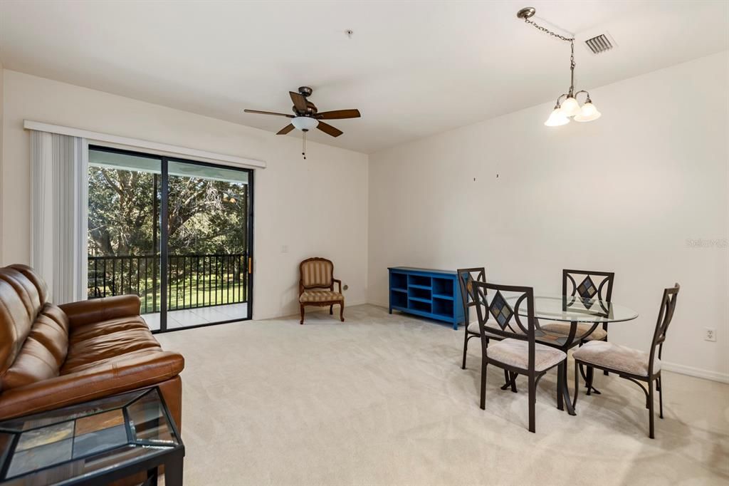 For Sale: $285,000 (2 beds, 2 baths, 1228 Square Feet)