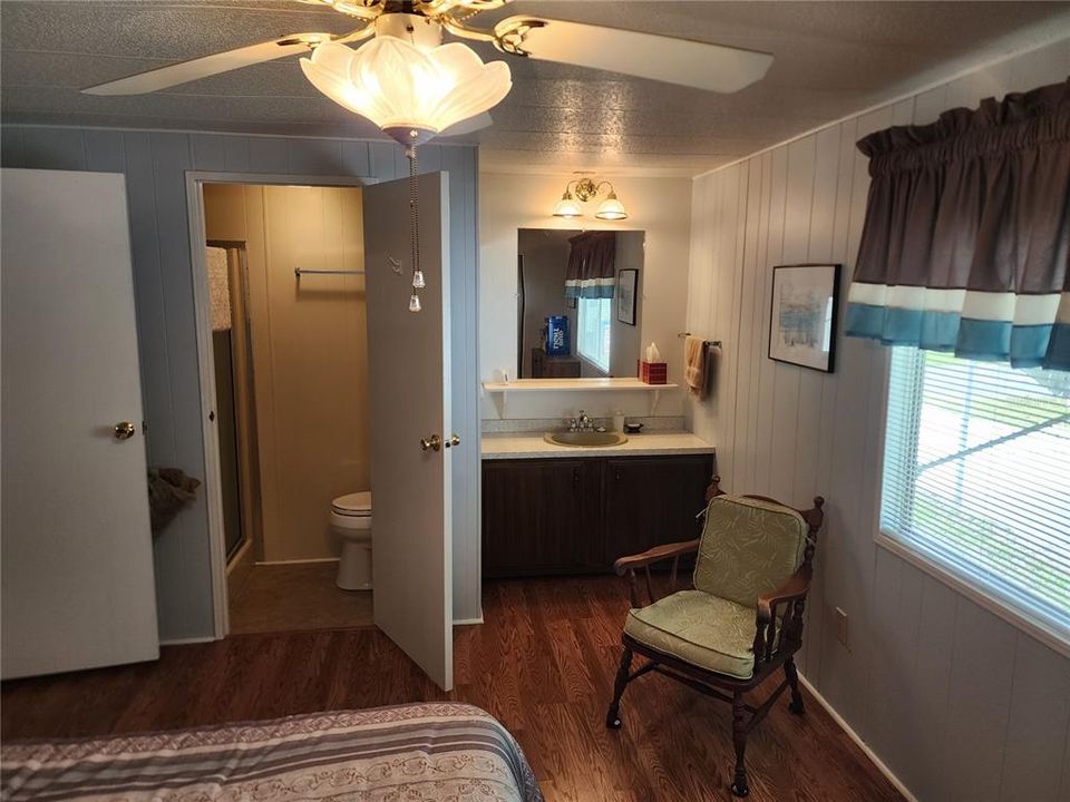 For Sale: $135,000 (2 beds, 2 baths, 864 Square Feet)