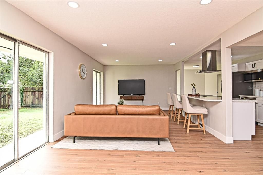 For Sale: $375,900 (3 beds, 2 baths, 1280 Square Feet)