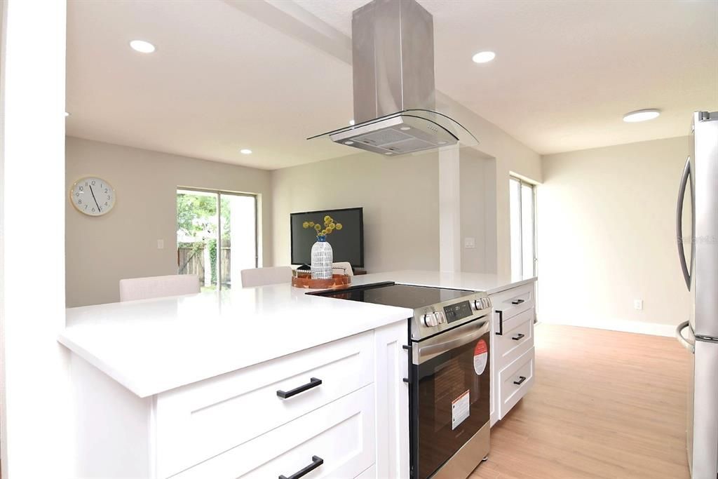 For Sale: $375,900 (3 beds, 2 baths, 1280 Square Feet)