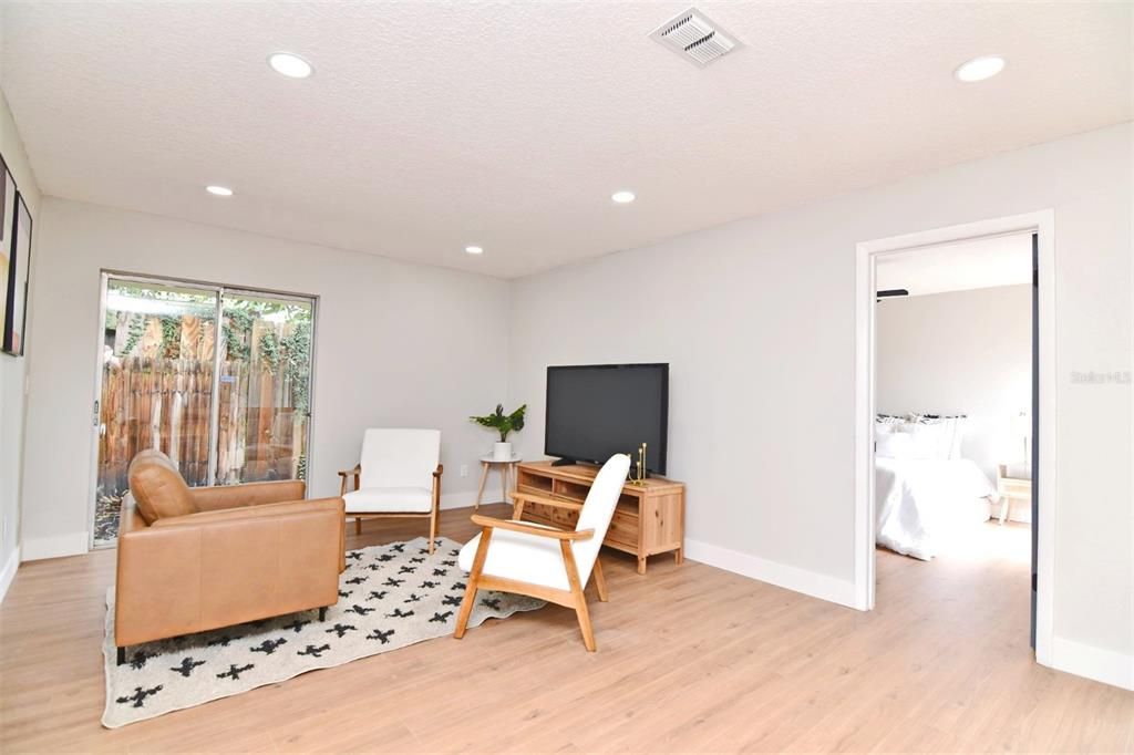 For Sale: $375,900 (3 beds, 2 baths, 1280 Square Feet)