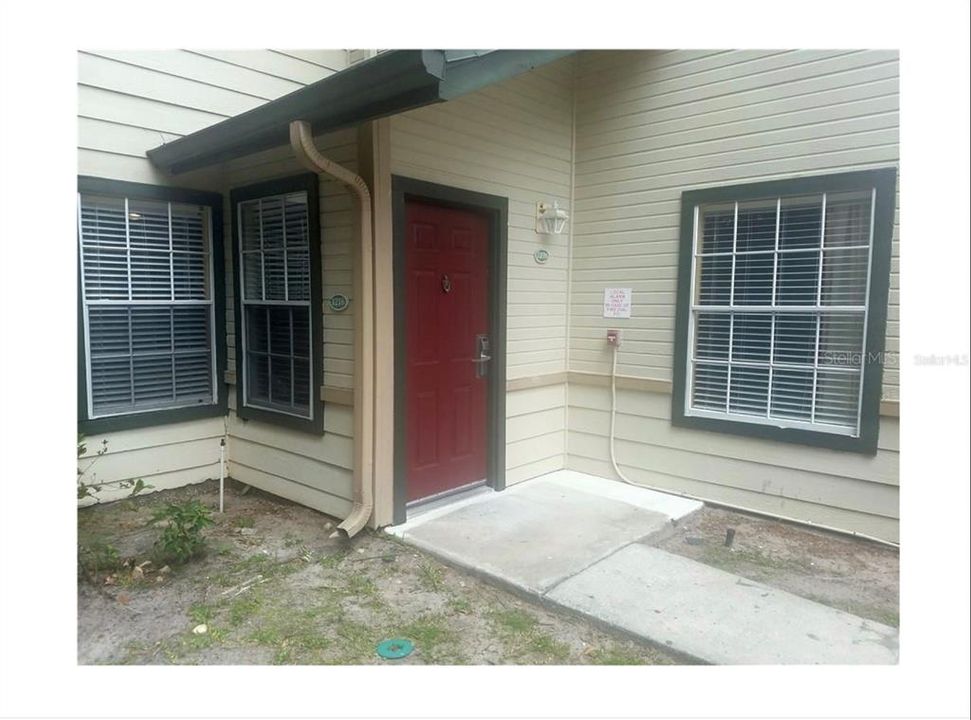 For Sale: $149,999 (1 beds, 1 baths, 742 Square Feet)