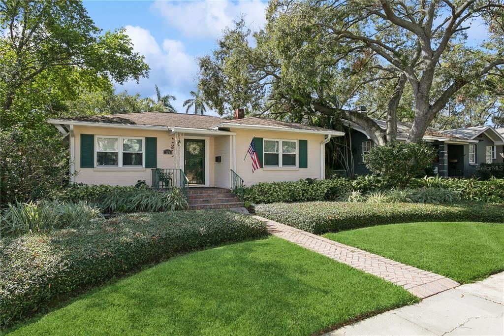 For Sale: $815,000 (3 beds, 2 baths, 1516 Square Feet)