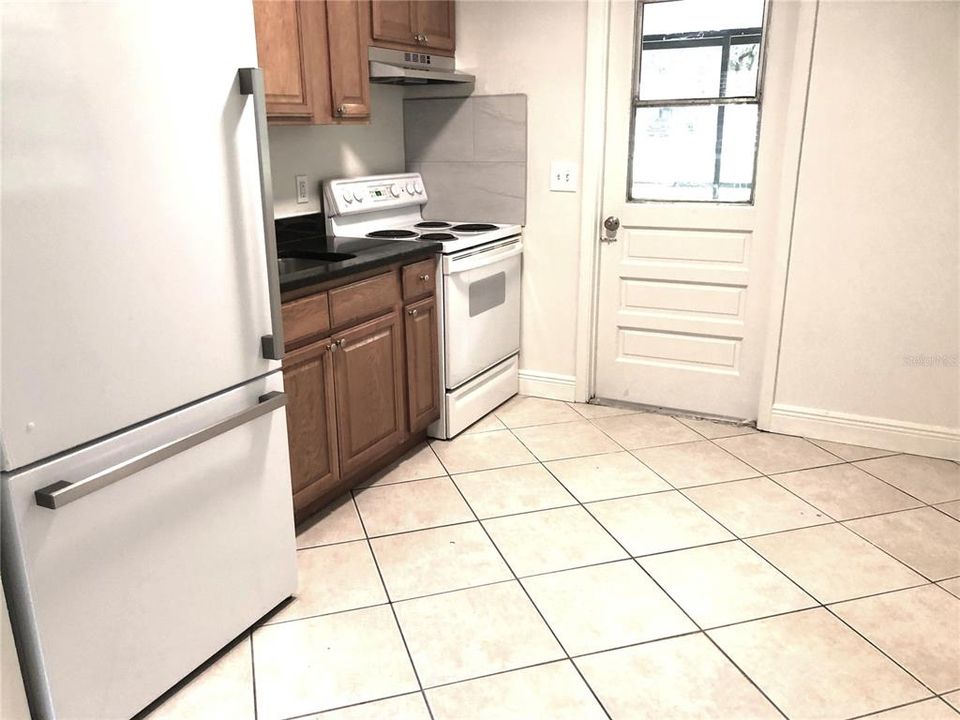 For Rent: $1,495 (2 beds, 1 baths, 700 Square Feet)