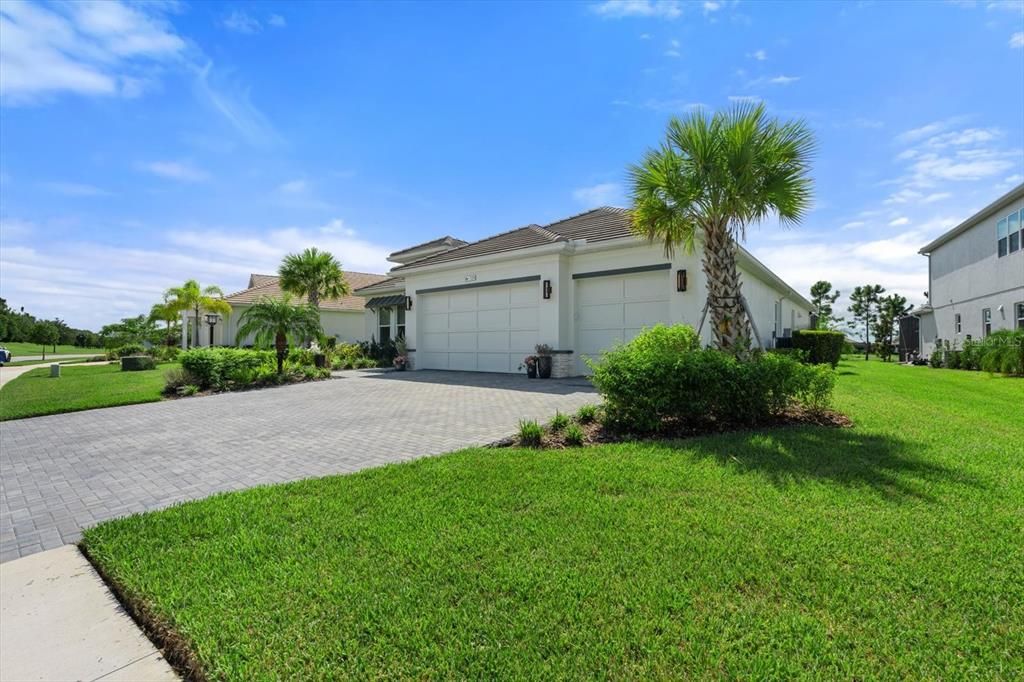 house set back 8 feet extra long driveway