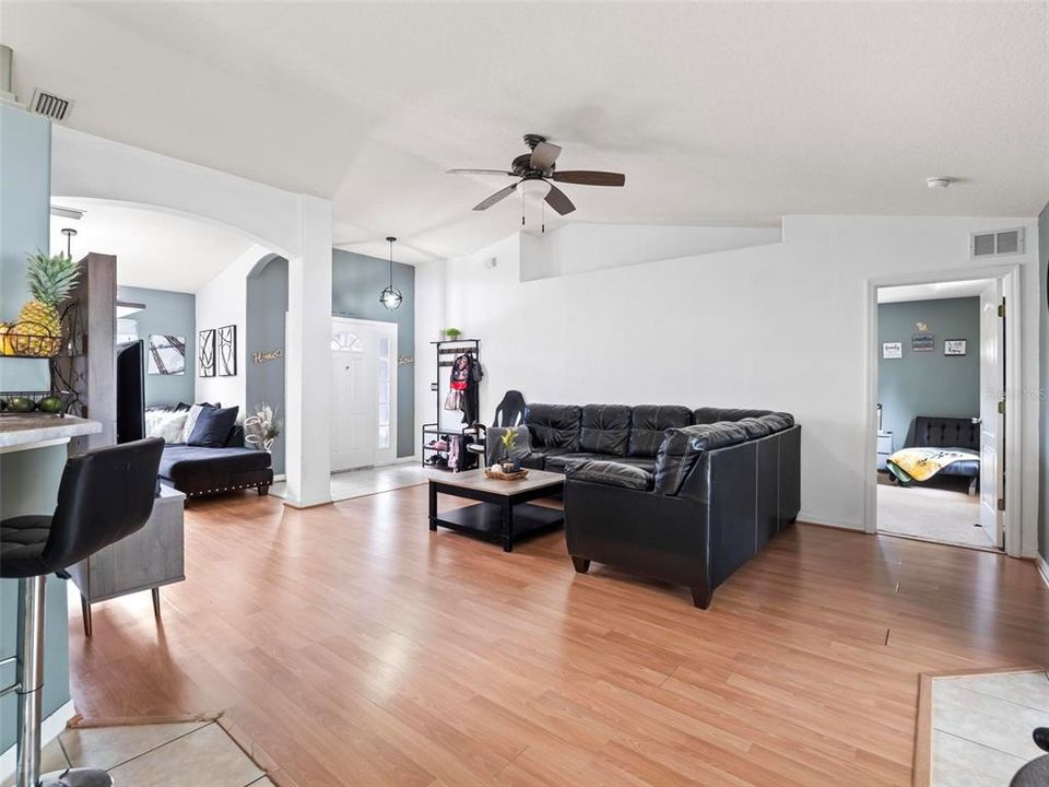 For Sale: $318,000 (4 beds, 2 baths, 1835 Square Feet)