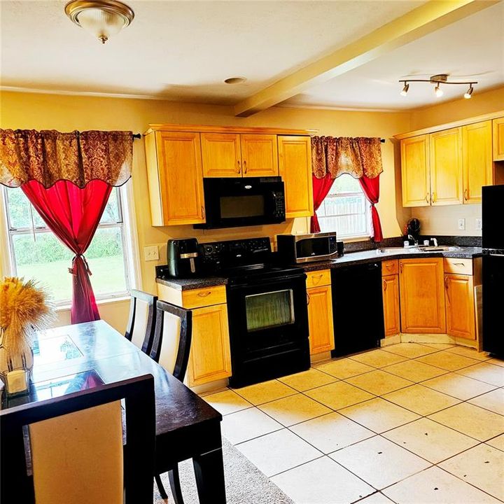 For Sale: $249,900 (3 beds, 1 baths, 992 Square Feet)