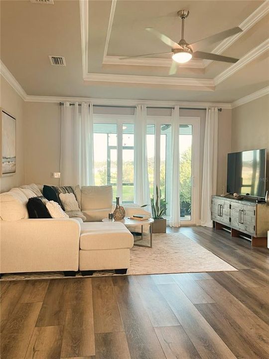 Living room with Lanai-Yard view