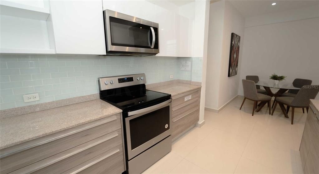 For Sale: $485,000 (2 beds, 1 baths, 940 Square Feet)