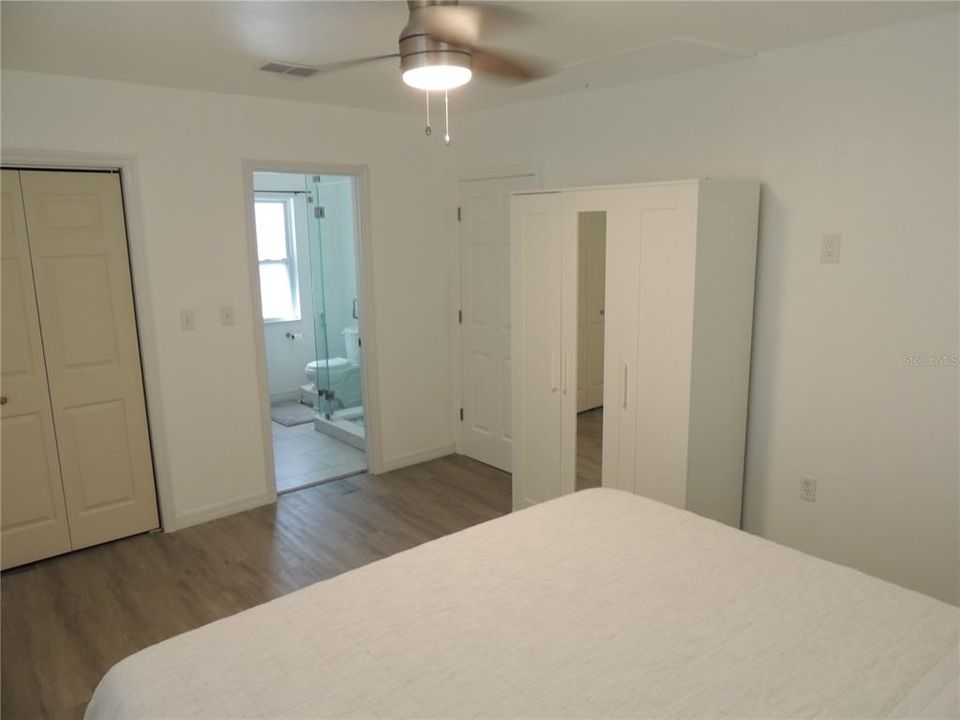 For Sale: $299,800 (3 beds, 2 baths, 1060 Square Feet)