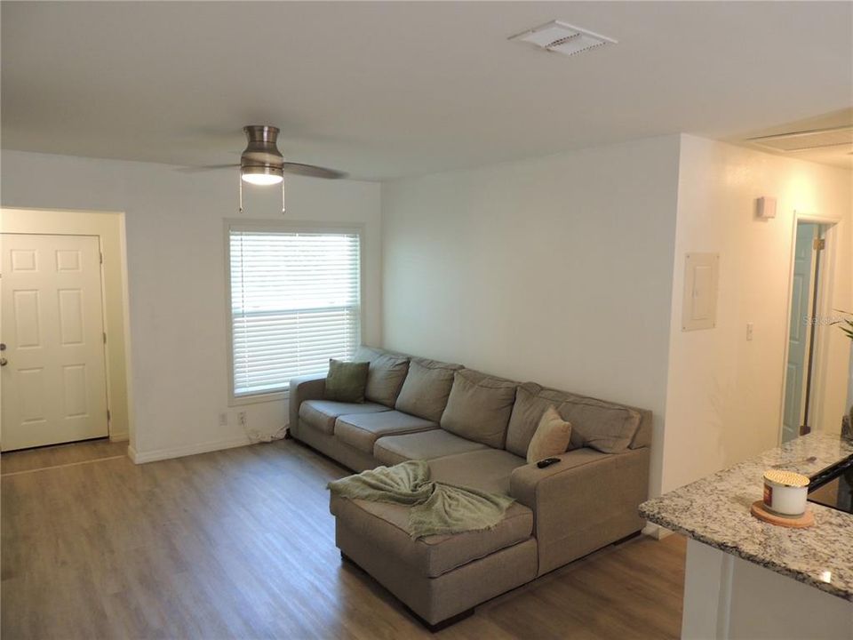 For Sale: $299,800 (3 beds, 2 baths, 1060 Square Feet)