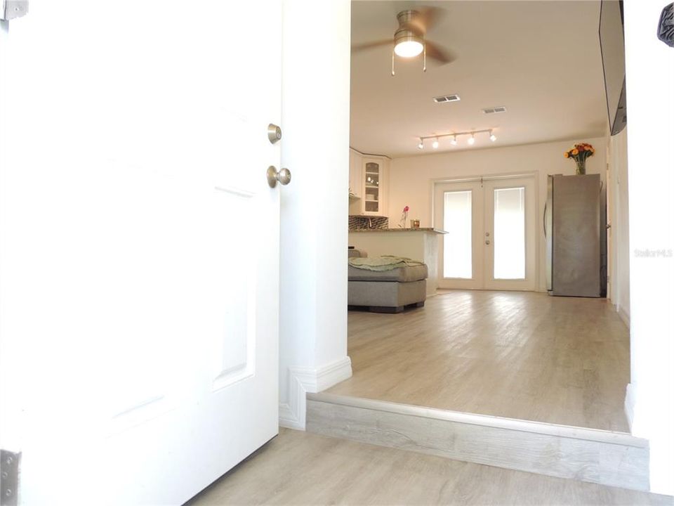 For Sale: $299,800 (3 beds, 2 baths, 1060 Square Feet)